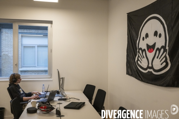 Dans les locaux parisiens de Hugging Face, start-up franco-américaine, actrice de l IA