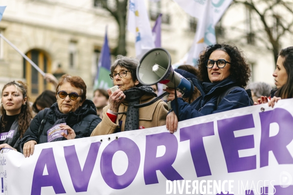 Rassemblement en faveur de l’inscription de l’IVG dans la constitution