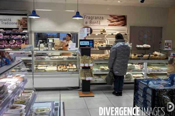 Supermarché GONAD  italie Bologne