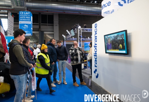 Salon de l Agriculture 2024. Agriculteurs et éleveurs en colère attendent le président Macron