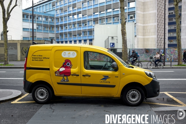 Camionnette La Poste  avec logo JO 2024