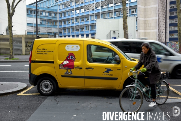 Camionnette La Poste  avec logo JO 2024