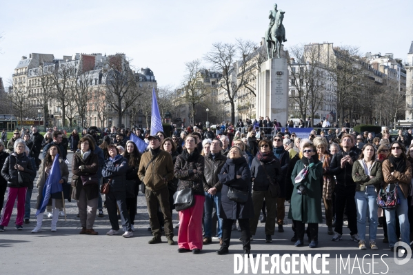 Suivi du vote du parlement et de l inscription de l IVG dans la constitution française depuis le Trocadéro.