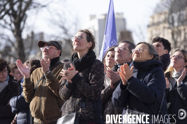 Suivi du vote du parlement et de l inscription de l IVG dans la constitution française depuis le Trocadéro.