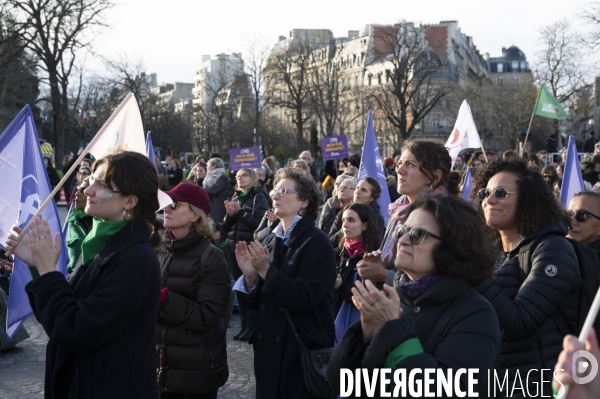 Suivi du vote du parlement et de l inscription de l IVG dans la constitution française depuis le Trocadéro.