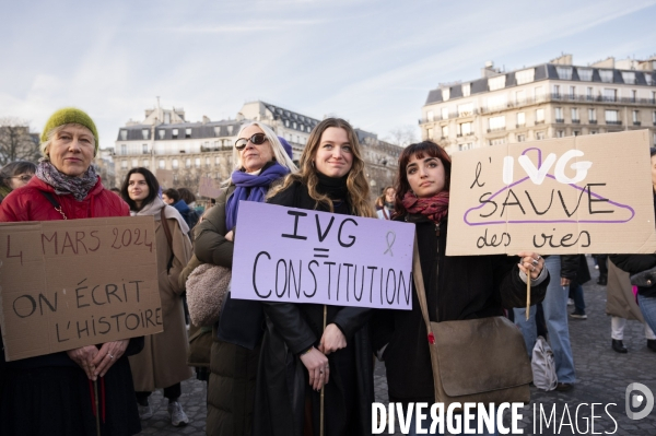 Suivi du vote du parlement et de l inscription de l IVG dans la constitution française depuis le Trocadéro.