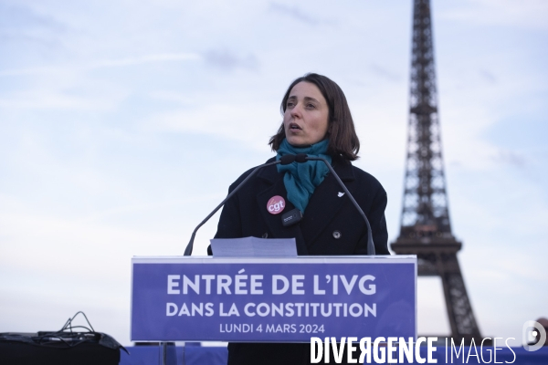 Suivi du vote du parlement et de l inscription de l IVG dans la constitution française depuis le Trocadéro.
