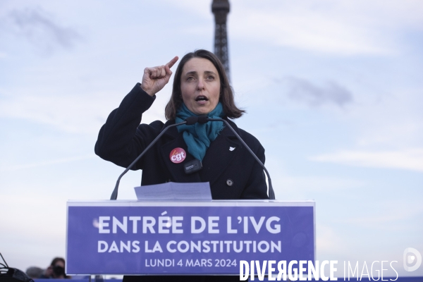 Suivi du vote du parlement et de l inscription de l IVG dans la constitution française depuis le Trocadéro.