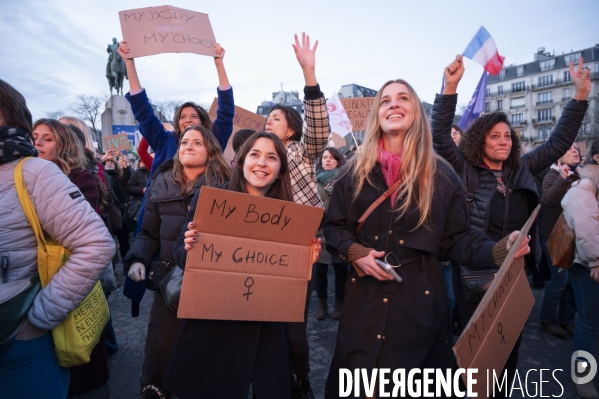 Suivi du vote du parlement et de l inscription de l IVG dans la constitution française depuis le Trocadéro.