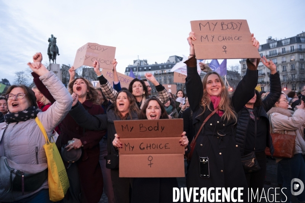Suivi du vote du parlement et de l inscription de l IVG dans la constitution française depuis le Trocadéro.