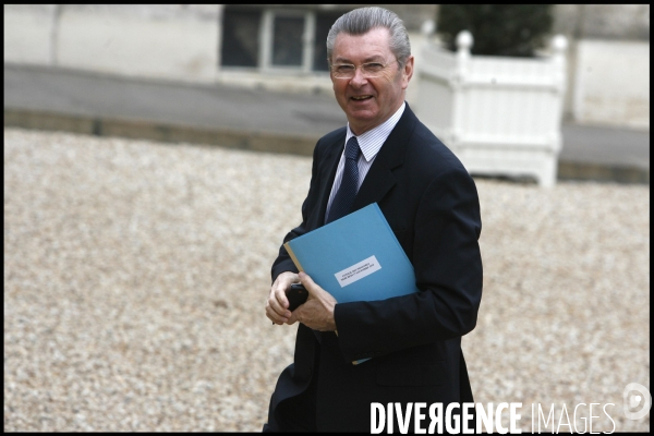 Premier conseil des ministres du nouveau gouvernement fillon