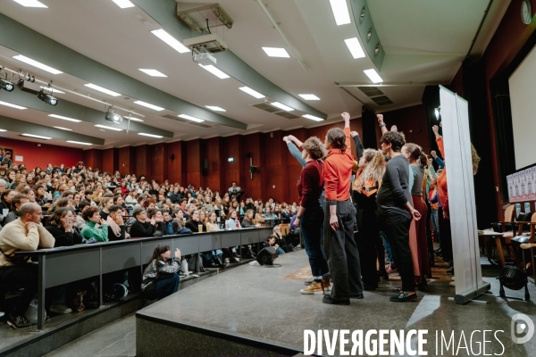 Soirée de sortie de numéro 13 de la revue La Déferlante, à Césure