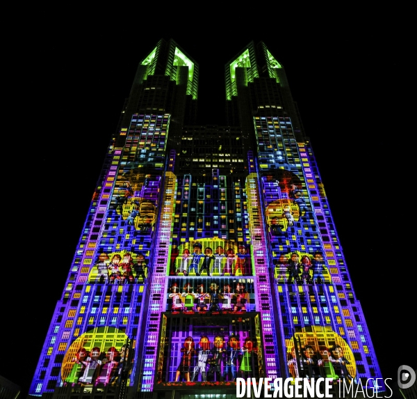 Le plus grand video mapping au monde illumine les tours du gouvernement metropolitain de tokyo