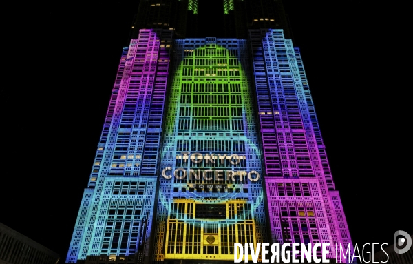 Le plus grand video mapping au monde illumine les tours du gouvernement metropolitain de tokyo