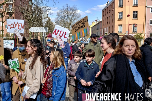 Manifestation pour le plan d urgence et contre la réforme