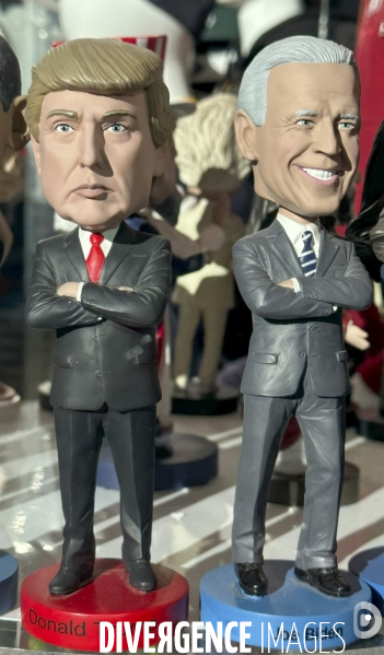 Figurines politiques dans une vitrine de new york