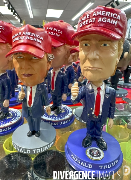 Figurines politiques dans une vitrine de new york