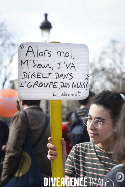 Manifestation dans la fonction publique, à Paris. Public sector workers demonstrate.