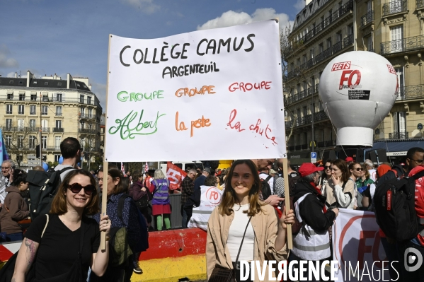 Manifestation dans la fonction publique, à Paris. Public sector workers demonstrate.