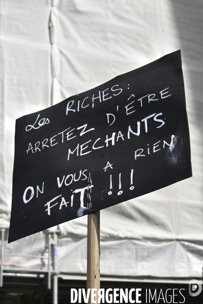 Manifestation dans la fonction publique, à Paris. Public sector workers demonstrate.