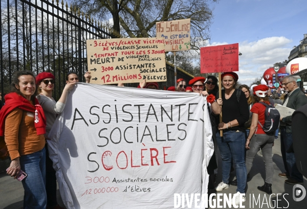 Manifestation dans la fonction publique, à Paris. Public sector workers demonstrate.