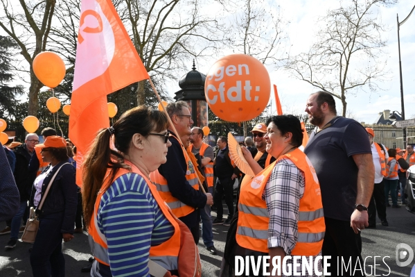 Manifestation dans la fonction publique, à Paris. Public sector workers demonstrate.