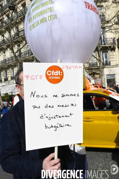 Manifestation dans la fonction publique, à Paris. Public sector workers demonstrate.
