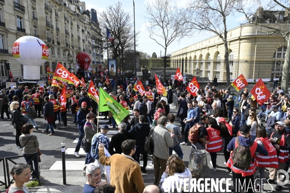 Manifestation dans la fonction publique, à Paris. Public sector workers demonstrate.