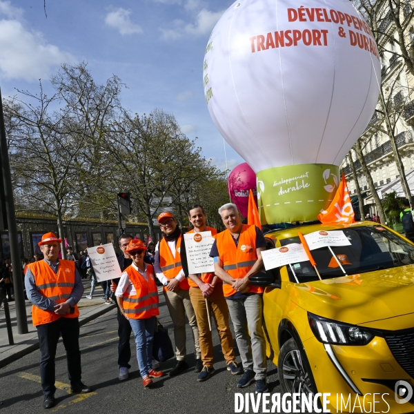 Manifestation dans la fonction publique, à Paris. Public sector workers demonstrate.
