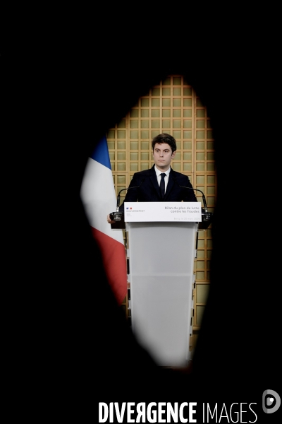 Gabriel Attal et Thomas Cazenave présentent le bilan du plan de lutte contre les fraudes