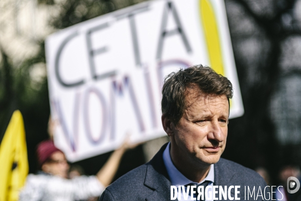 Rassemblement contre la ratification du CETA par le Senat