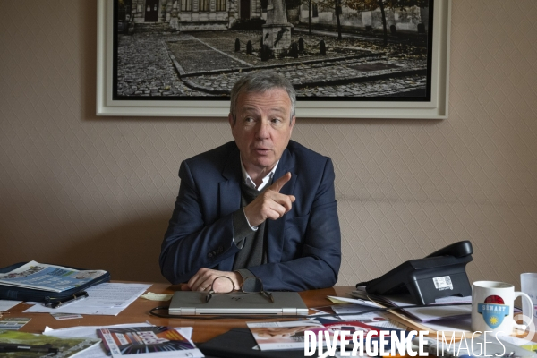A Seine-Port, en Seine-et-Marne, après le votation, une charte  interdit  l usage du portable devant les écoles et les commerces.