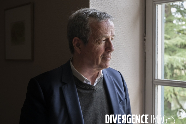 A Seine-Port, en Seine-et-Marne, après le votation, une charte  interdit  l usage du portable devant les écoles et les commerces.