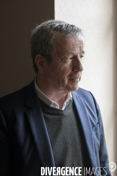 A Seine-Port, en Seine-et-Marne, après le votation, une charte  interdit  l usage du portable devant les écoles et les commerces.