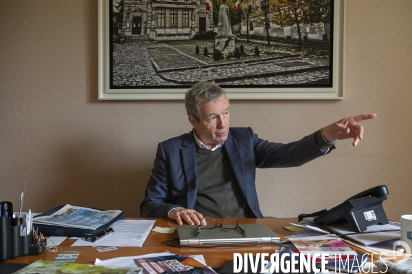A Seine-Port, en Seine-et-Marne, après le votation, une charte  interdit  l usage du portable devant les écoles et les commerces.