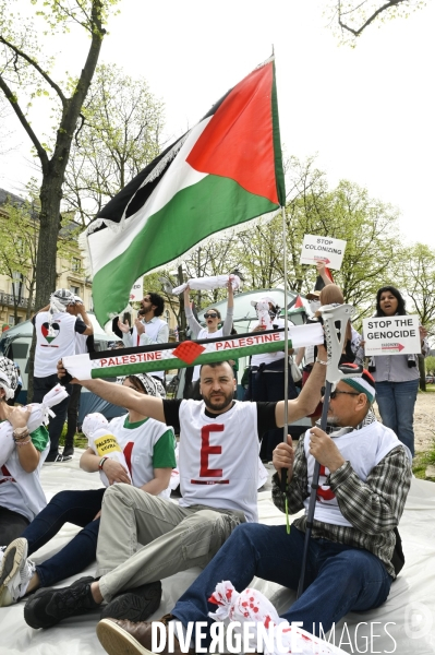 Conflit Israelo Palestinien.   Grève de la faim en soutien à Gaza   , Paris, le 6 avril. Israel-Gaza conflict.