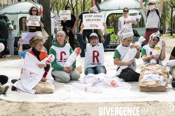 Conflit Israelo Palestinien.   Grève de la faim en soutien à Gaza   , Paris, le 6 avril. Israel-Gaza conflict.
