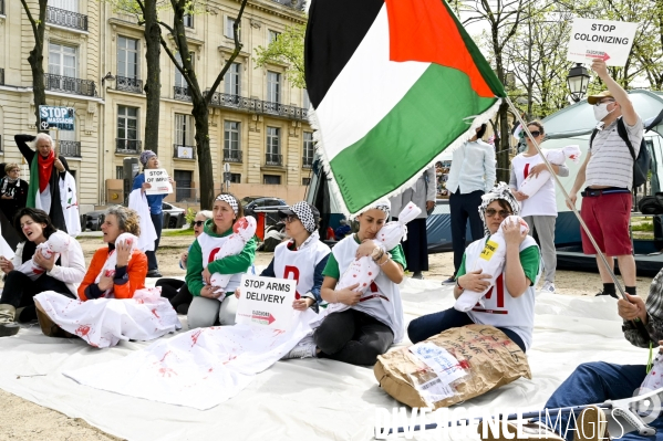 Conflit Israelo Palestinien.   Grève de la faim en soutien à Gaza   , Paris, le 6 avril. Israel-Gaza conflict.