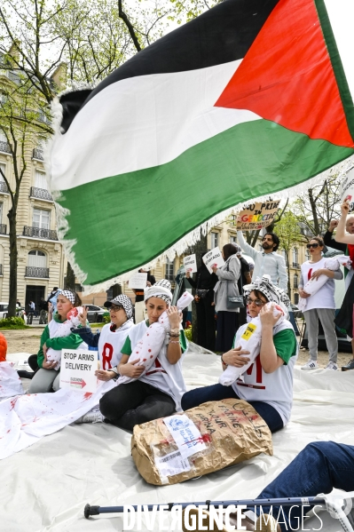 Conflit Israelo Palestinien.   Grève de la faim en soutien à Gaza   , Paris, le 6 avril. Israel-Gaza conflict.