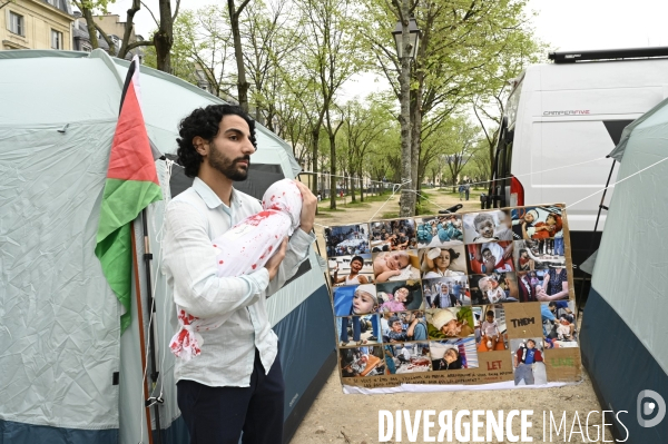 Conflit Israelo Palestinien.   Grève de la faim en soutien à Gaza   , Paris, le 6 avril. Israel-Gaza conflict.