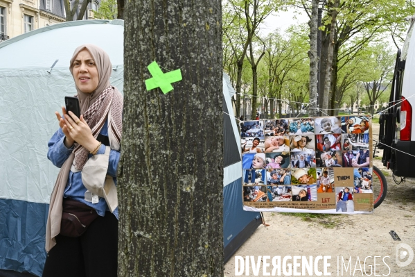 Conflit Israelo Palestinien.   Grève de la faim en soutien à Gaza   , Paris, le 6 avril. Israel-Gaza conflict.