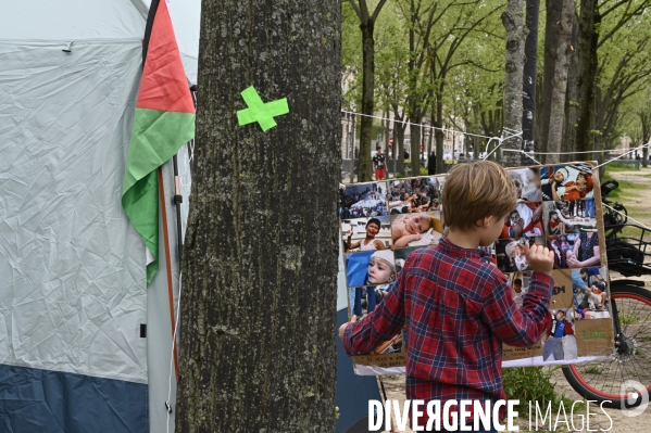 Conflit Israelo Palestinien.   Grève de la faim en soutien à Gaza   , Paris, le 6 avril. Israel-Gaza conflict.