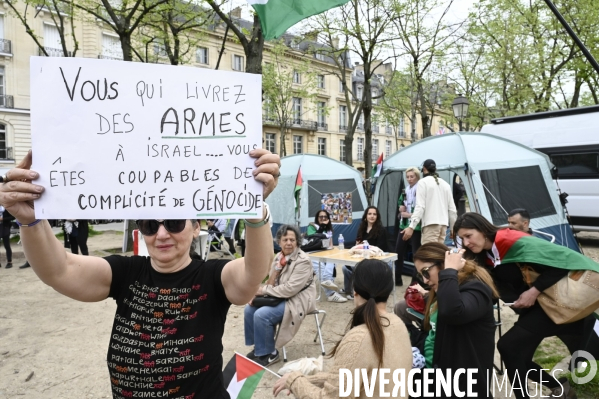 Conflit Israelo Palestinien.   Grève de la faim en soutien à Gaza   , Paris, le 6 avril. Israel-Gaza conflict.