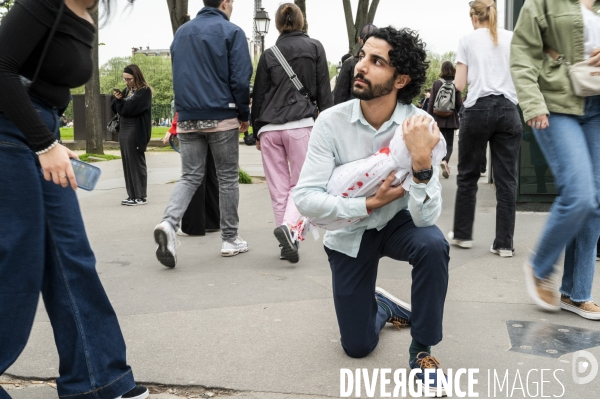 Conflit Israelo Palestinien.   Grève de la faim en soutien à Gaza   , Paris, le 6 avril. Israel-Gaza conflict.