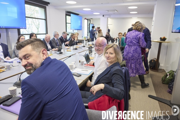 Negociations Seniors  Assurance chomage au MEDEF
