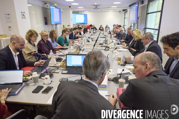 Negociations Seniors  Assurance chomage au MEDEF