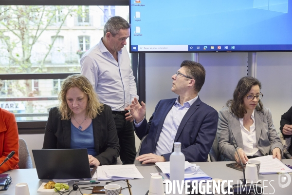 Negociations Seniors  Assurance chomage au MEDEF