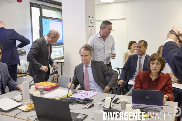 Negociations Seniors  Assurance chomage au MEDEF