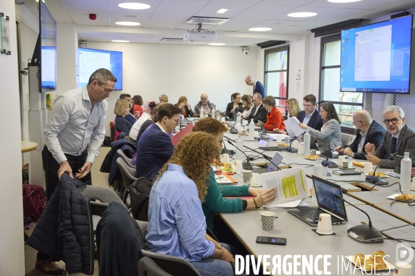 Negociations Seniors  Assurance chomage au MEDEF