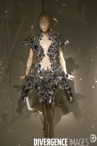 Exposition iris van herpen au musee des arts decoratifs